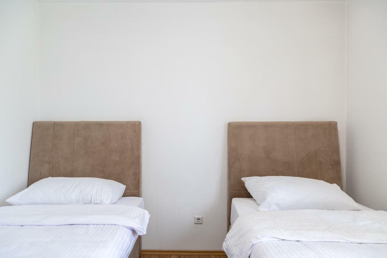 Sun Garden Sarajevo Aparthotel ภายนอก รูปภาพ